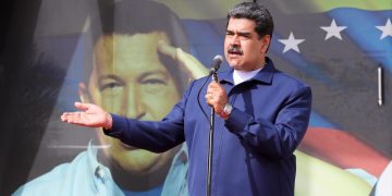 Maduro felicita a Petro por ganar la Presidencia de Colombia