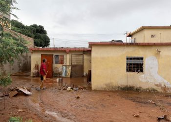 Las lluvias afectan vialidad y a decenas de familias en regiones de Venezuela