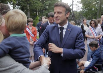 Macron pierde la mayoría absoluta por el avance de izquierda y ultraderecha