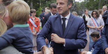 Macron pierde la mayoría absoluta por el avance de izquierda y ultraderecha