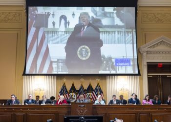 Trump: el comité que investiga el asalto al Capitolio es un tribunal canguro