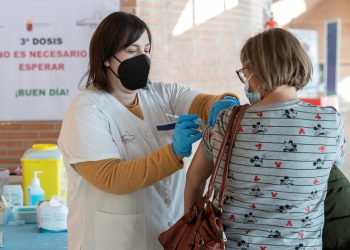 España pondrá la cuarta dosis de la vacuna anticovid a toda la población