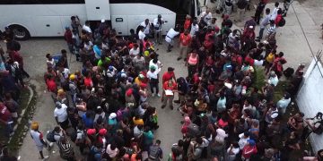 Caravana migrante logra acuerdo de regularización con autoridades mexicanas