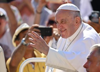 El papa insta a los ancianos a que venzan la tentación de ponerse a un lado