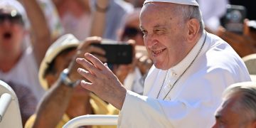 El papa insta a los ancianos a que venzan la tentación de ponerse a un lado