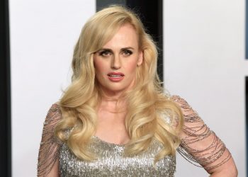 Diario australiano se disculpa por la cobertura de la relación LGTB de Rebel Wilson