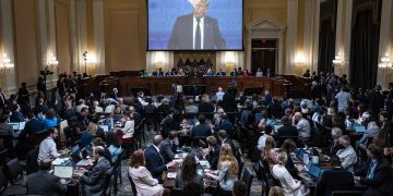 Trump arremete contra el comité que investiga el asalto al Capitolio