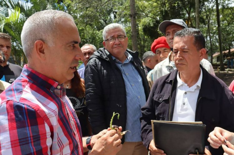 Freddy Bernal, destacó que la apertura de este espacio que impulsa la agricultura urbana en Táchira.