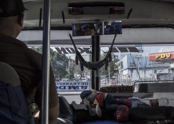 Gobierno propone subsidio parcial del diésel y transportistas aumento del pasaje