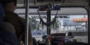 Gobierno propone subsidio parcial del diésel y transportistas aumento del pasaje