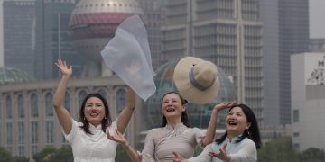 Euforia en una traumatizada Shanghái tras el final del confinamiento