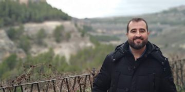 Entrevista a Miguel Ángel Malavia: “Nos conocemos mucho mejor escribiendo”