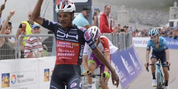 ENTRERUEDAS/ Natnael Tesfatsion, reinó en la etapa reina de la Adriática Iónica 