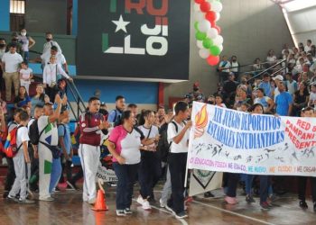 Fiesta deportiva escolar estremece al «Ricardo Salas» de Valera