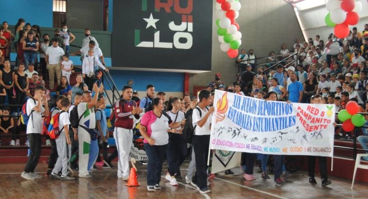 Los Juegos Estudiantiles quedaron inaugurados desde el gimnasio Ricardo "Cano" Salas (Gráficas: Alexander Viloria)
