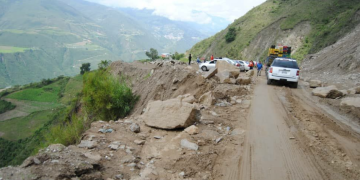 No hay paso en la Transandina, usuarios se quejan que aún siguen cobrando el peaje
