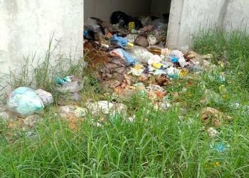 En Terrazas de Jalisco lanzan basura en la entrada del urbanismo