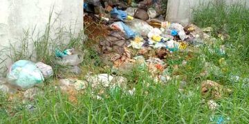 En Terrazas de Jalisco lanzan basura en la entrada del urbanismo