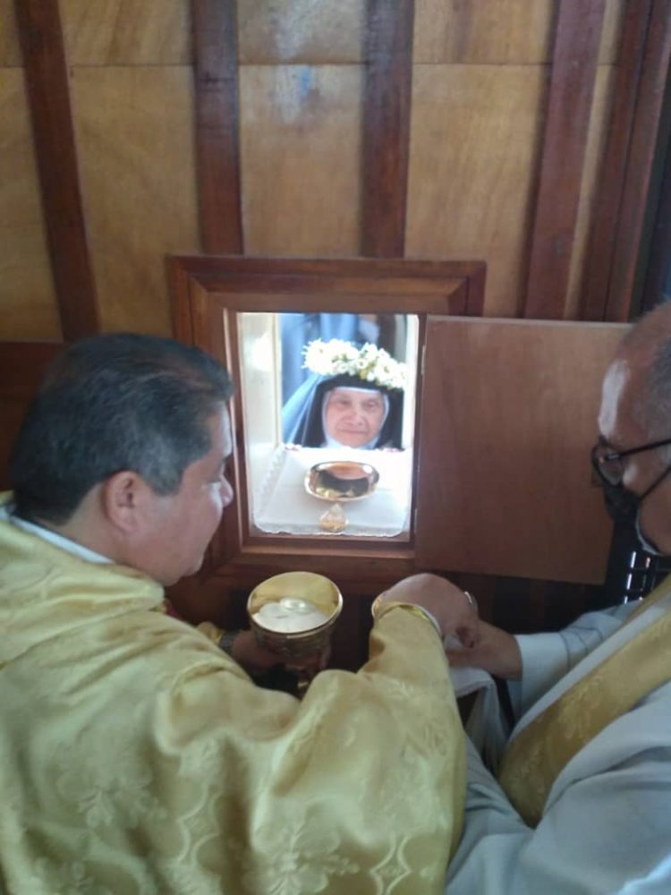 Hermana Carmelita María Virginia de Jesús: Bodas de oro de sus votos religiosos