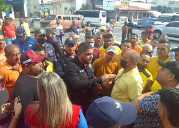 Transportistas exigen aumento del pasaje