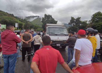 Familias boconesas protestan por falta de agua