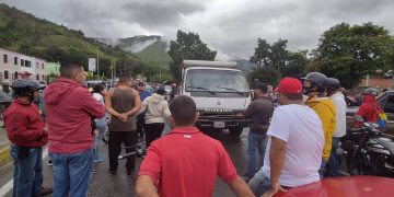 Familias boconesas protestan por falta de agua