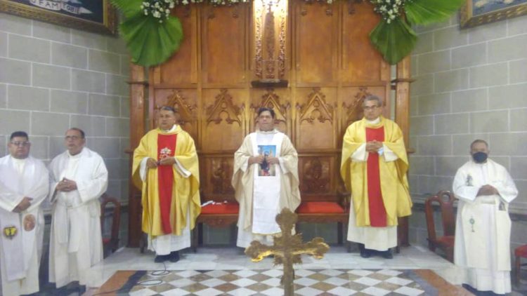 Destacan  el Vicario de la Diócesis Rubén Delgado, párroco Walkelis Araujo y padre Pedro Artigas.