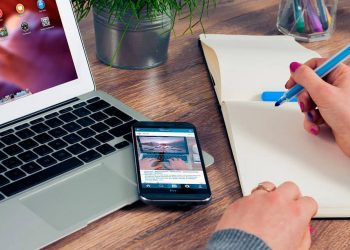 Periodistas adaptados a la era digital innovan y luchan día a día por la profesión