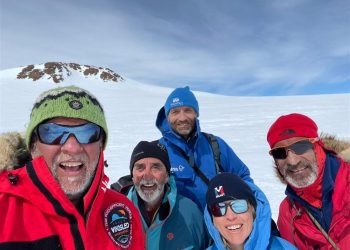 SOS Arctic 2022 descubre una montaña en el interior del hielo de Groenlandia