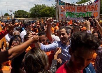 Guaidó es recibido en el Zulia entre vítores e insultos