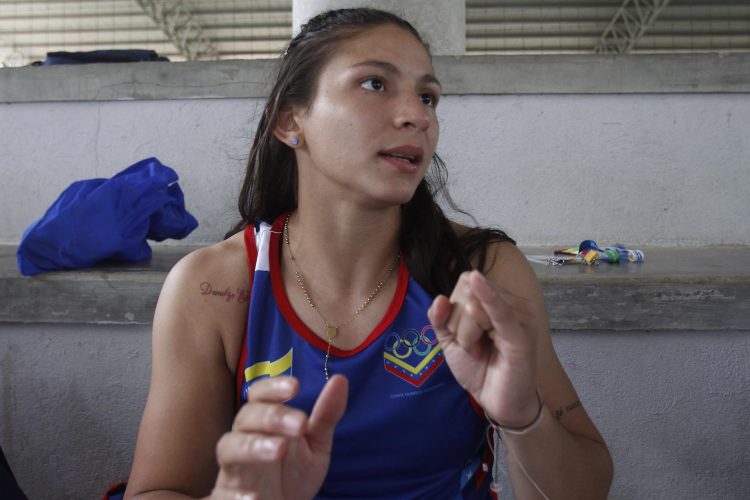 La judoca venezolana Karen Isabel León habla en una entrevista con EFE, el 27 de junio 2022, durante los XIX Juegos Bolivarianos en Valledupar (Colombia). EFE