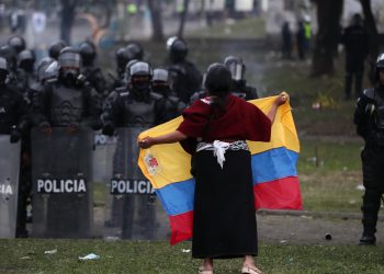El líder de las protestas niega tener intención de derrocar al presidente de Ecuador