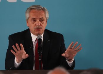 Fernández dice que el Gobierno argentino «actuó rápidamente» con el avión retenido