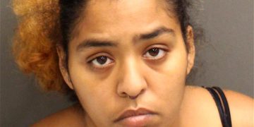 Un niño de dos años mata de un disparo a su padre en EE.UU. y su madre encara cargos