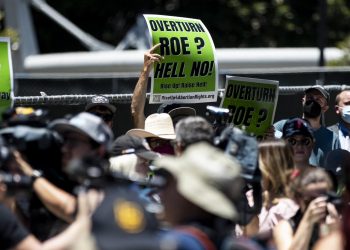 «Abortemos el Tribunal»: la ira de las mujeres estalla ante el Supremo