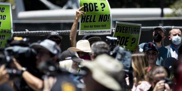 «Abortemos el Tribunal»: la ira de las mujeres estalla ante el Supremo