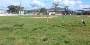 Torres de alumbrado del campo deportivo “Enrique Pineda” son un riesgo para la comunidad