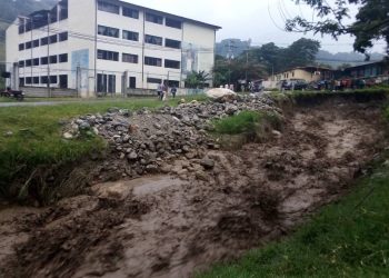 Dos viviendas con pérdida total por crecida de quebrada en Mérida