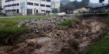 Dos viviendas con pérdida total por crecida de quebrada en Mérida