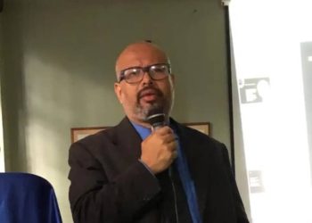 León Hernández: “es necesario verificar y dudar antes de compartir” información en redes sociales
