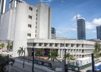 La demora de documentos de EE.UU. retrasa el caso Saab por lavado de dinero