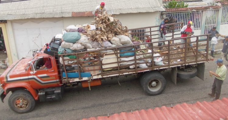 En Rafael Rangel la basura recogida en los hogares cada 15 días.
