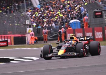 Verstappen por delante de ‘Checo’ en el último libre de Silverstone
