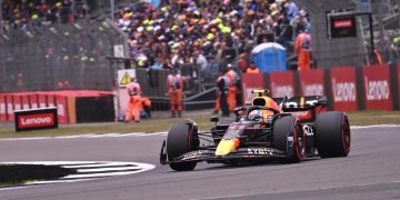 Verstappen por delante de ‘Checo’ en el último libre de Silverstone