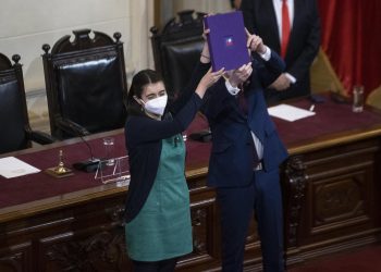 Chile recibe la propuesta constitucional y se prepara para un histórico plebiscito