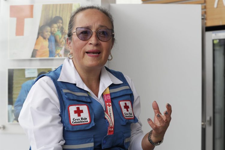 La líder de Construcción de Paz y Doctrina Institucional de la Cruz Roja Colombiana, Doris Hernández, habla durante entrevista con Efe el 26 de julio de 2022 en Bogotá (Colombia). EFE/Carlos Ortega