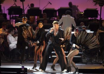 Ricky Martin se cura las heridas con un baño de masas en Los Ángeles