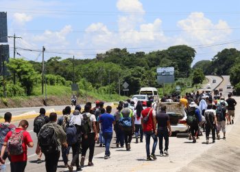 Cientos de venezolanos salen en caravana desde la frontera sur de México
