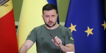 Zelenski afirma que la bandera ucraniana volverá a ondear en Crimea