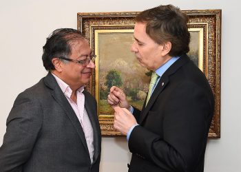 Petro encarrila relaciones con Venezuela y diálogos de paz antes de asumir